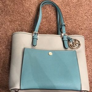 🛑🛑SOLD🛑🛑🛑Authentic Michael Kors Satchel